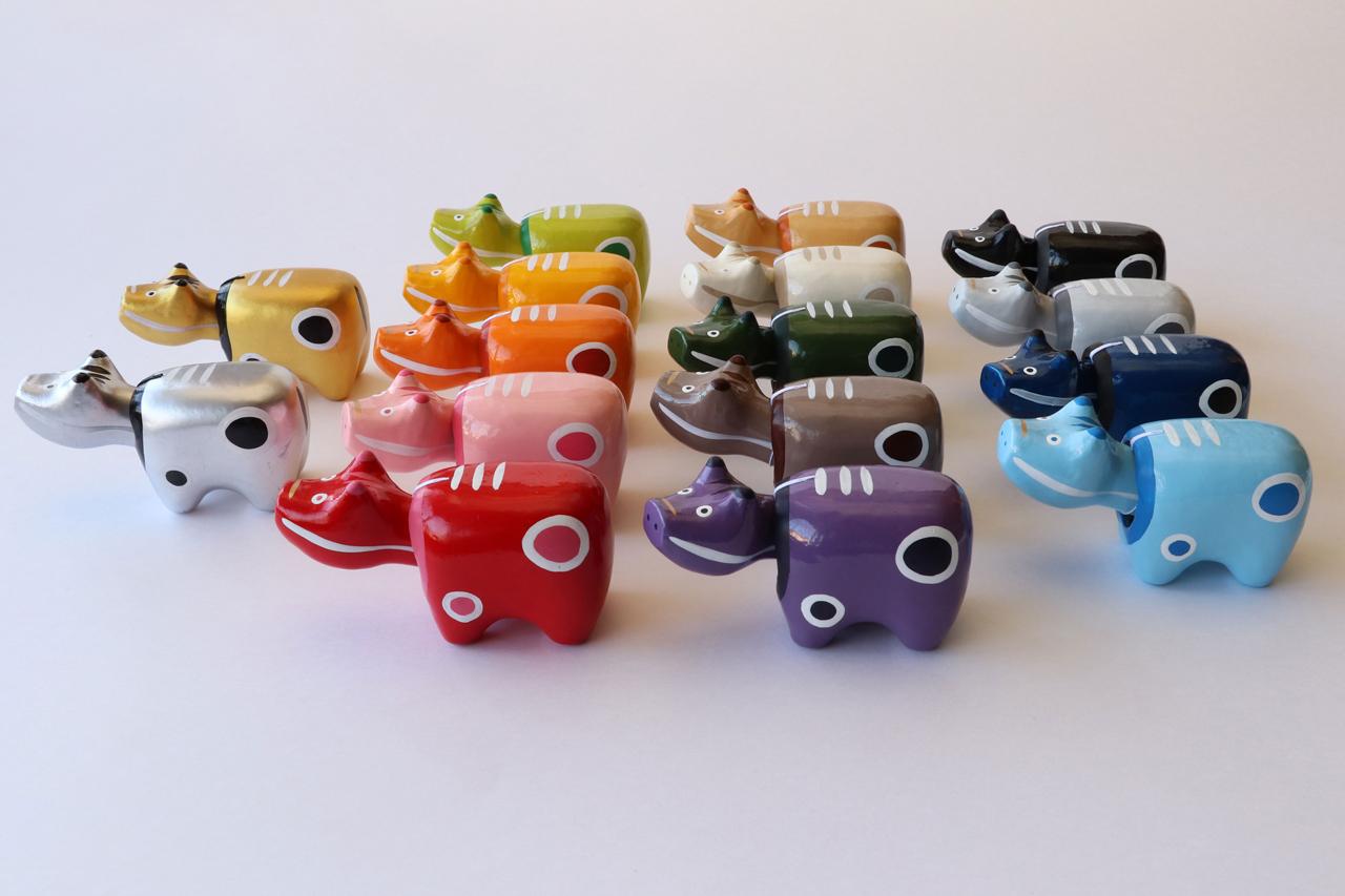 Photo: Choosing souvenirs becomes part of your "oshikatsu"! Go on a trip to find crafts in your favorite member's color
