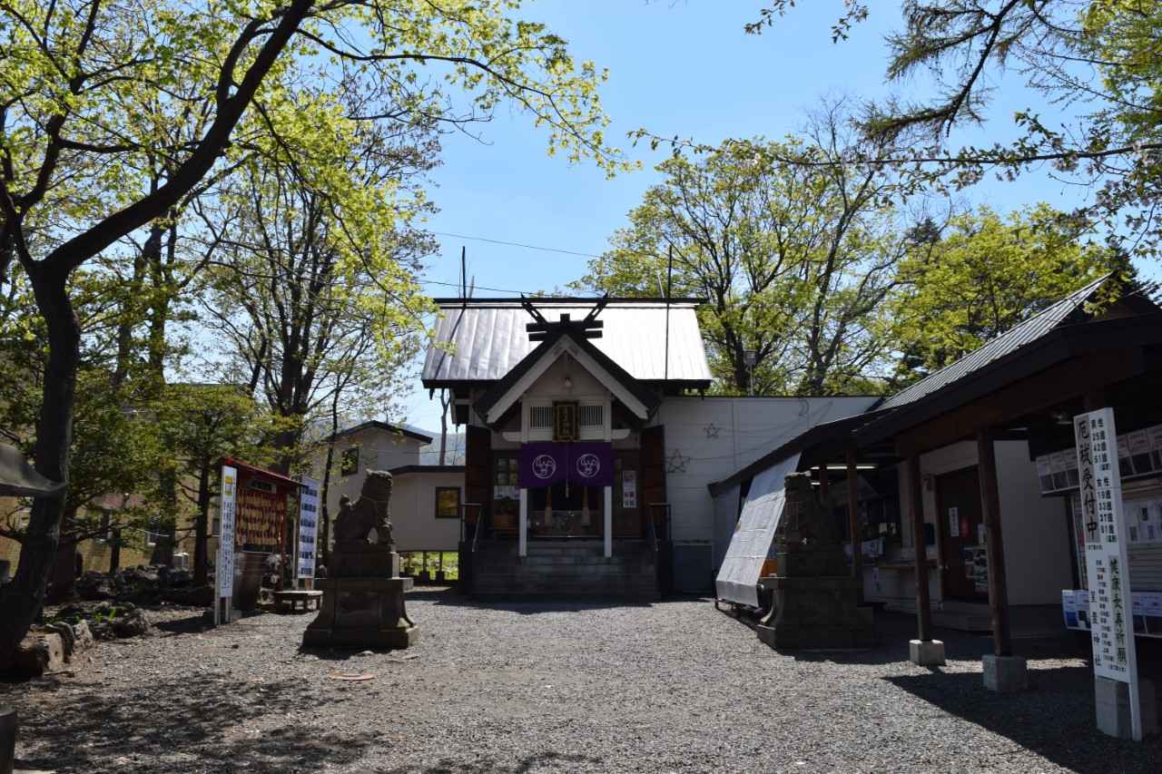 Image 1: "Hoshioki Shrine" (Hokkaido) - Make a wish for your favorite idol under the starry sky