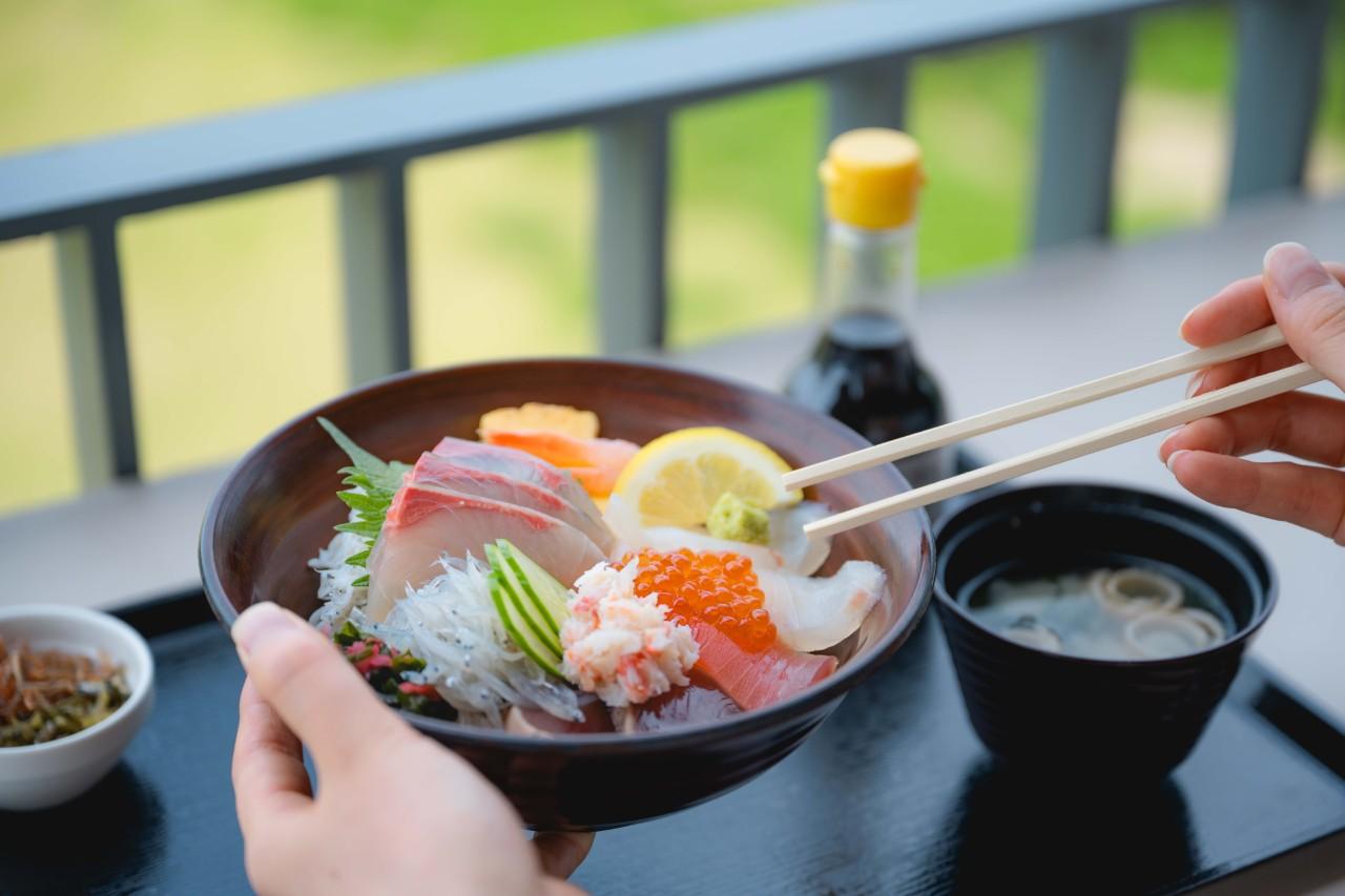 画像2: 生しらすをはじめとした海の幸を満喫!「佐田岬はなはな しらす食堂」