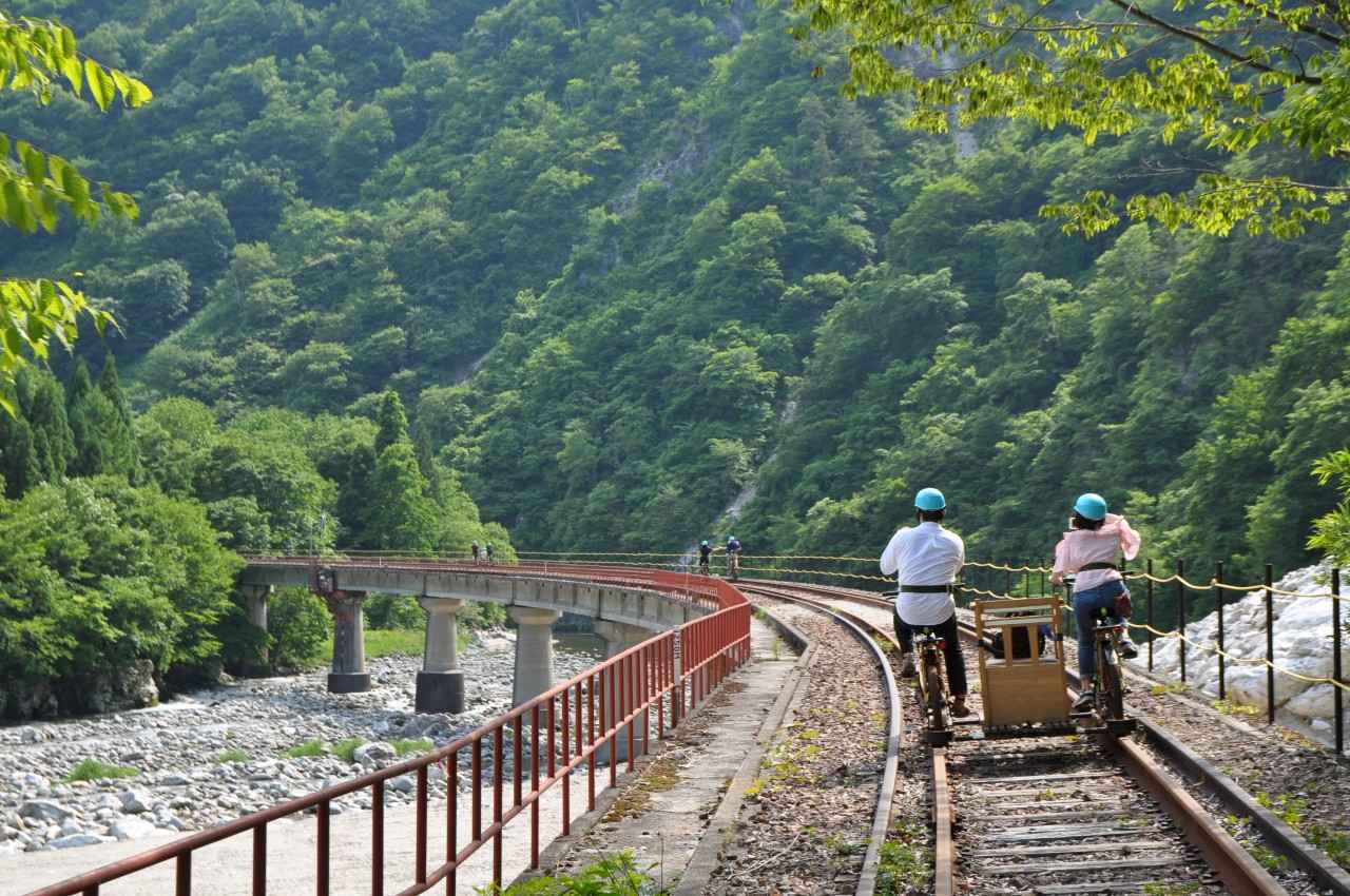 Image 2: Cycling on railroad tracks?! "Rail Mountain Bike" (Gifu Prefecture)