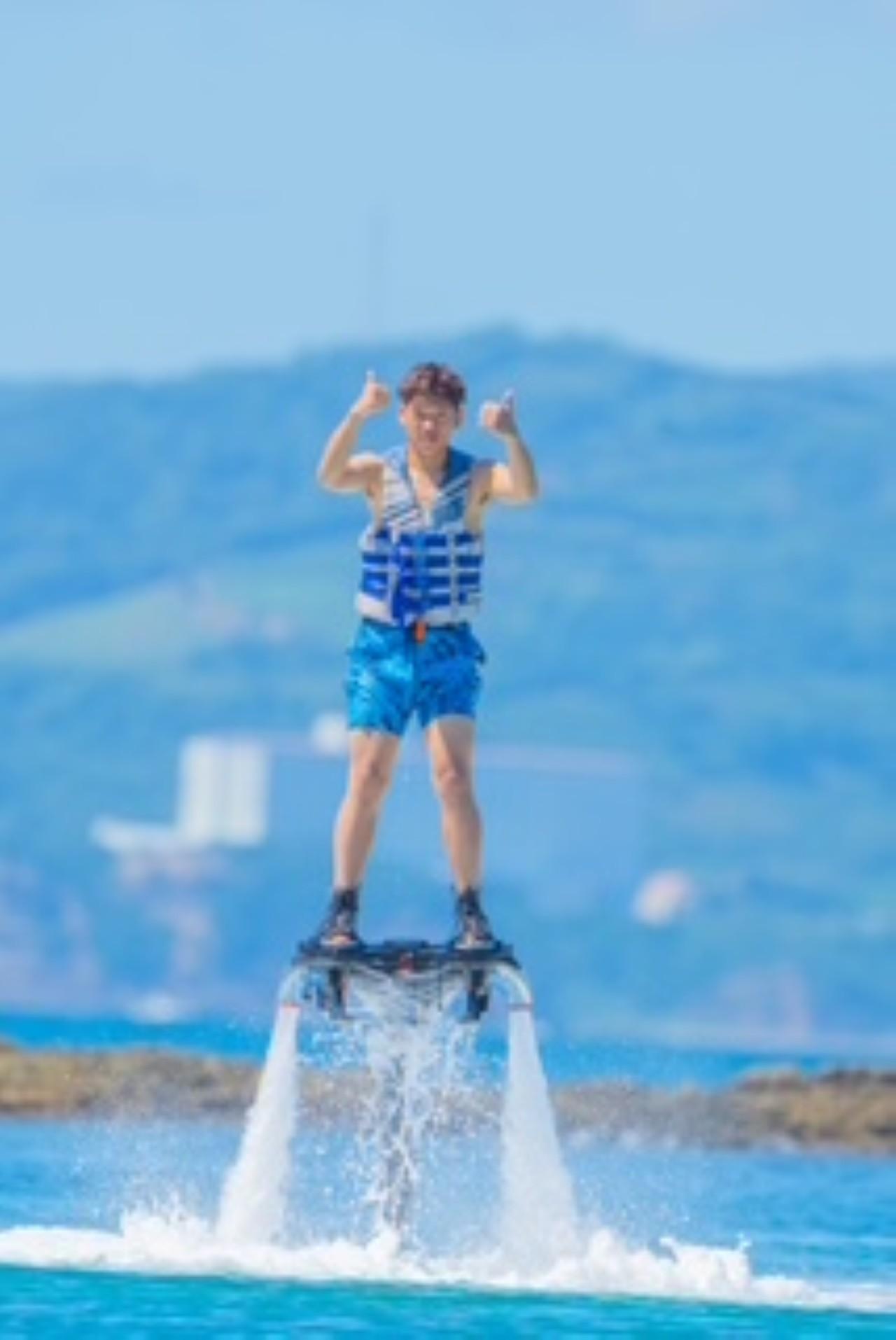 Image 4: Spend your summer active with friends! Outdoor activities you can do while traveling