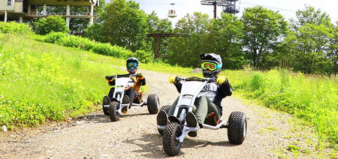 Image 3: Spend your summer active with friends! Outdoor activities you can do while traveling