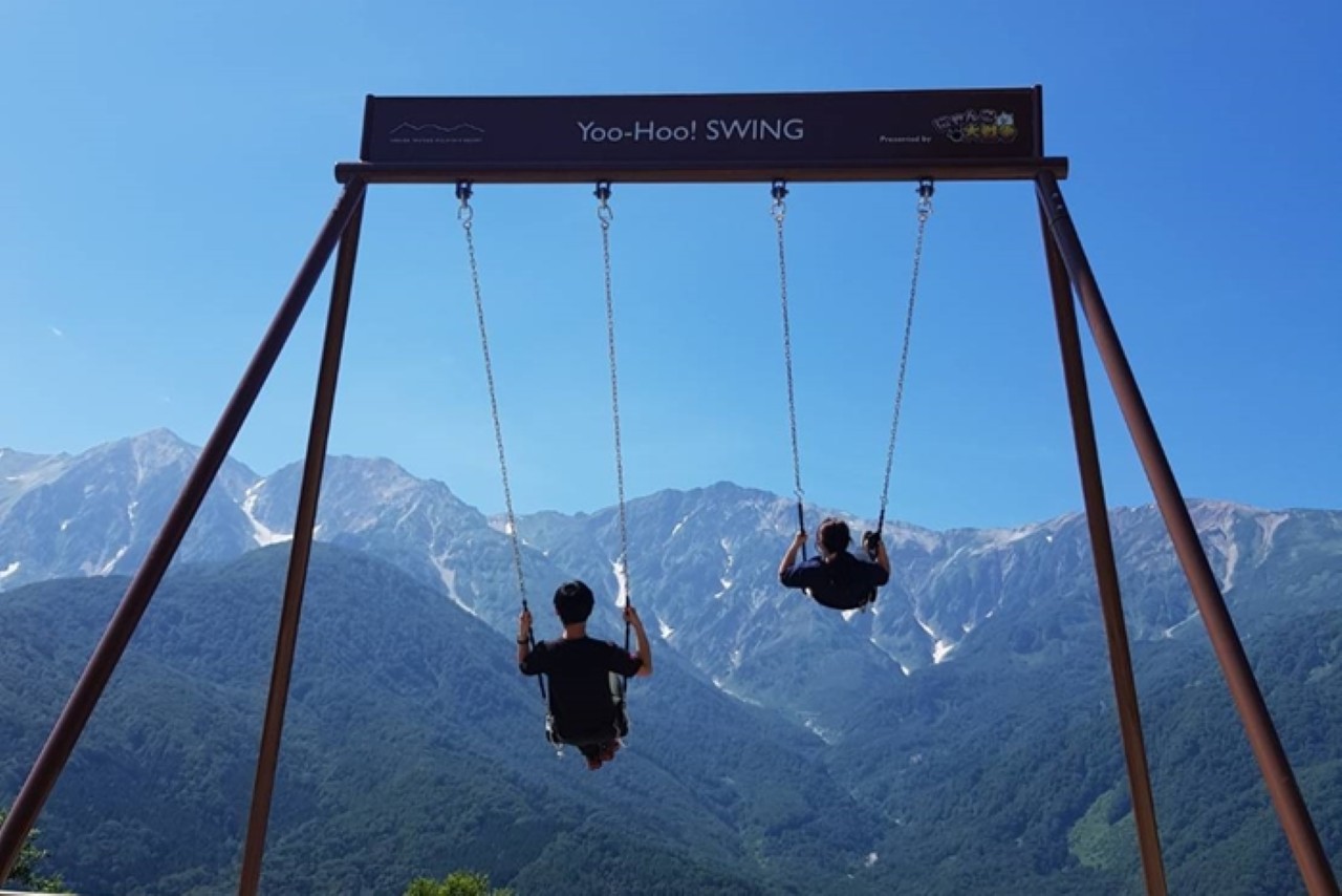 Image 1: Spend your summer active with friends! Outdoor activities you can do while traveling