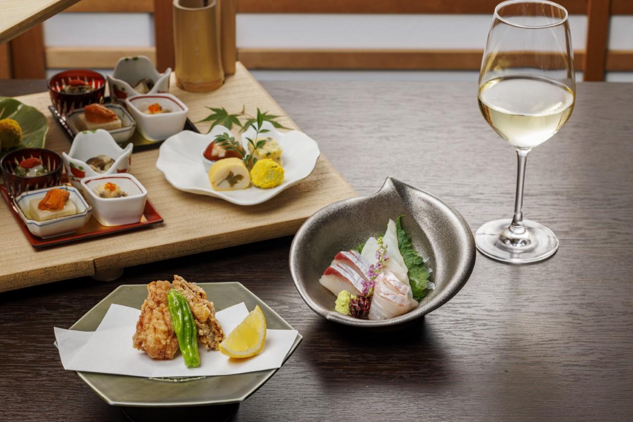 Image 3: For dinner, we had eel and even puffer fish. All the delicious delicacies of Enshu