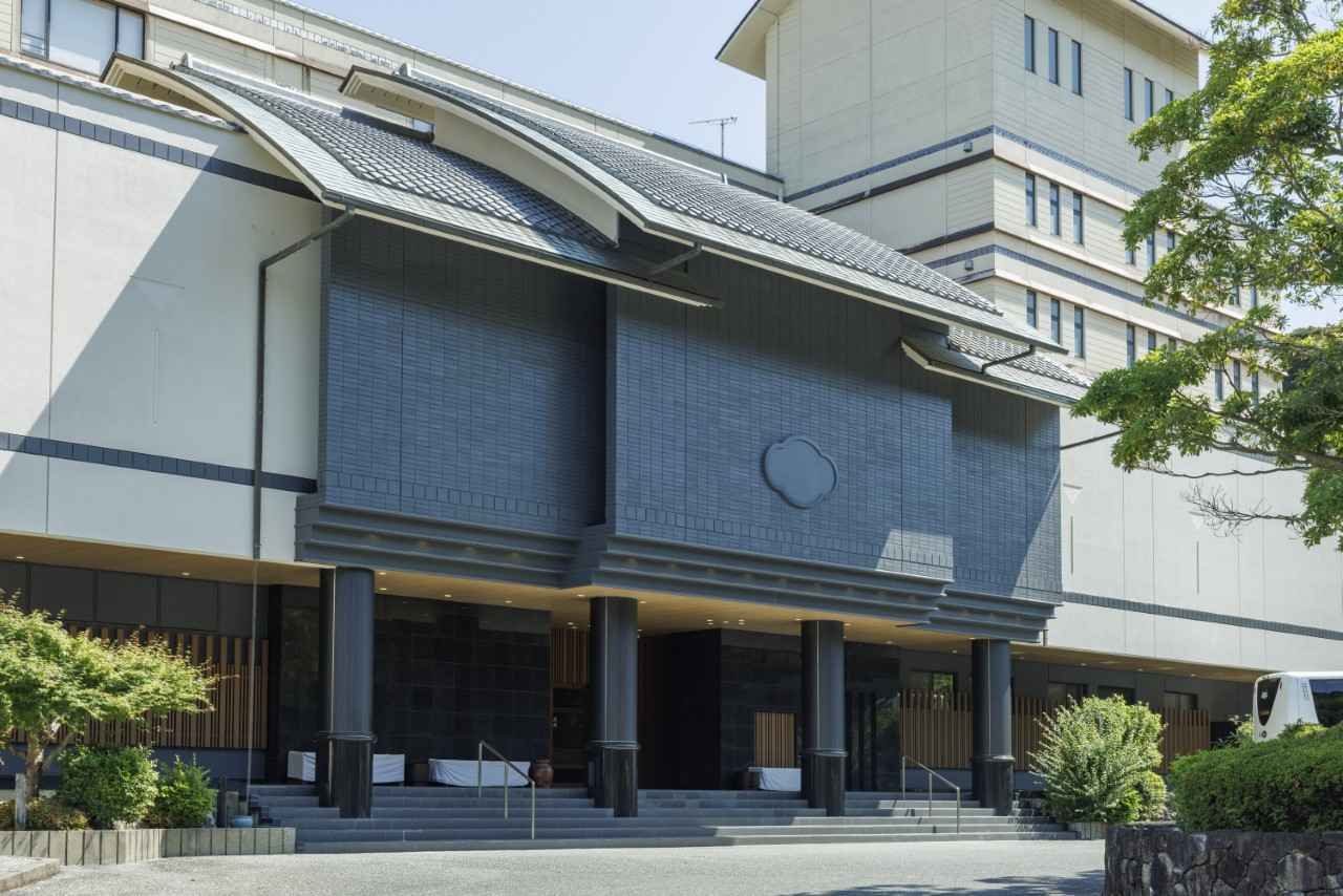 Image 1: Shizuoka is known for its tea. Kai Enshu welcomes you with its fragrant aroma and pure flavor.