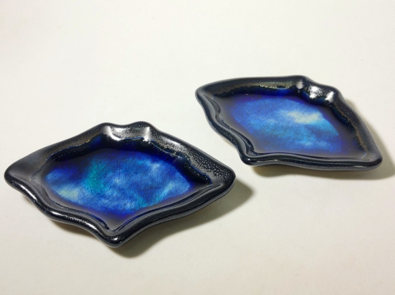 Image: Manta Plate (small) 4,400 yen / Sold by: Ishigaki Yaki Pottery