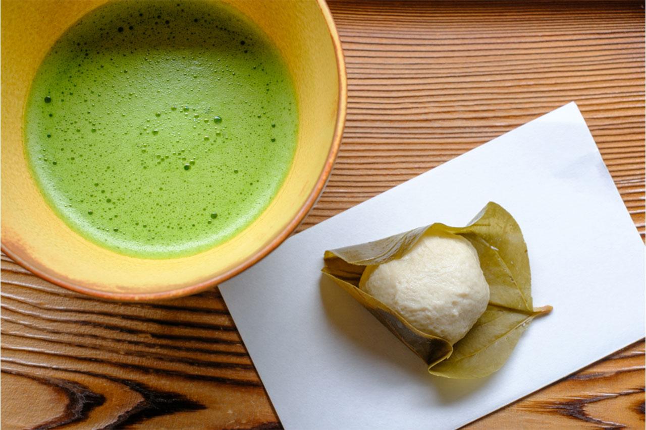 画像: 季節の上生菓子や麩まんじゅうを味わいながら、甘味から季節の彩りを感じたい