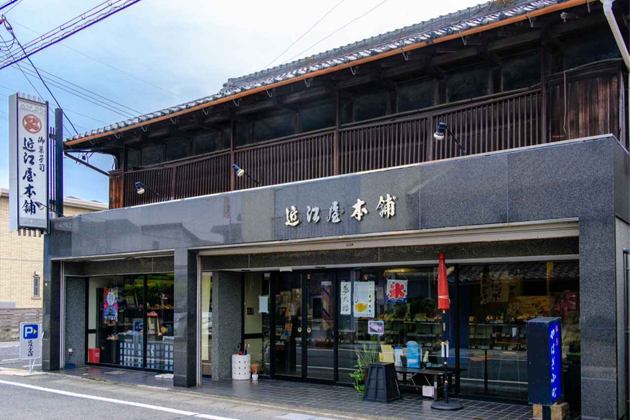 画像: 創業110余年の「近江屋本舗」は、岡崎の味噌文化を伝えるだけでなく、地域に根ざした老舗和菓子店として親しまれている