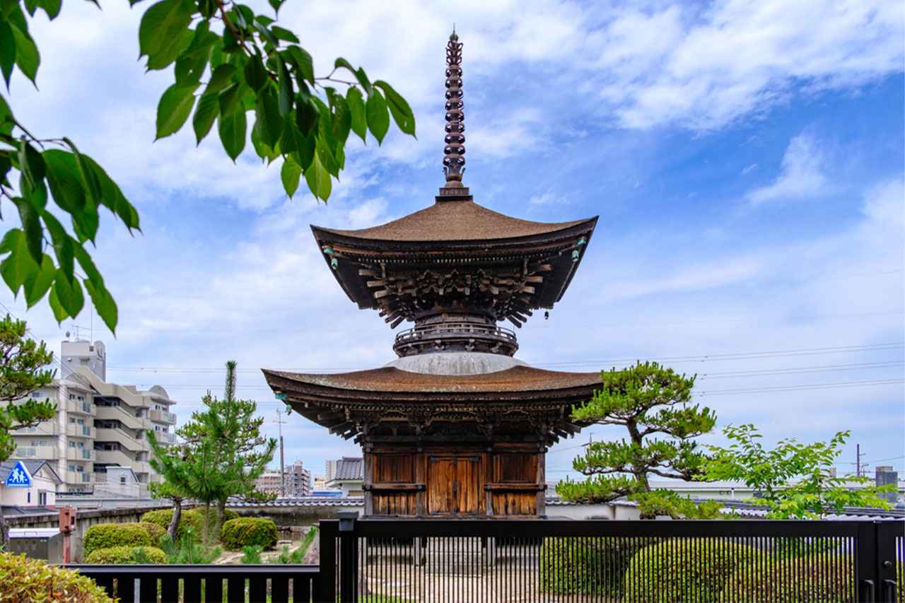 Image: Tahoto Pagoda, a precious wooden structure built in the late Muromachi period and a nationally designated important cultural property