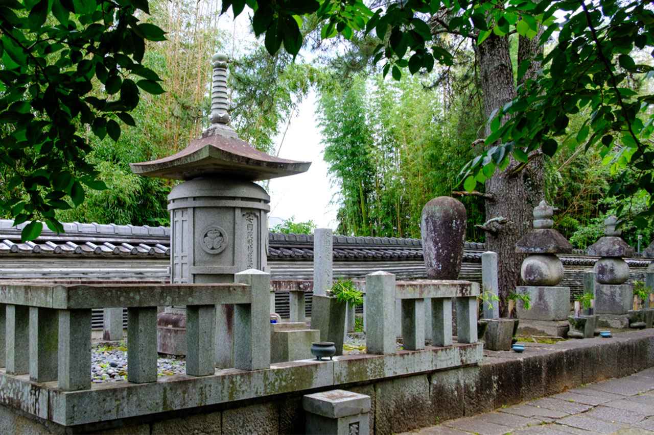 Image: This is a temple that Ieyasu had a deep connection with since his childhood, and it houses the graves of the successive heads of the Matsudaira clan, Ieyasu's ancestors.