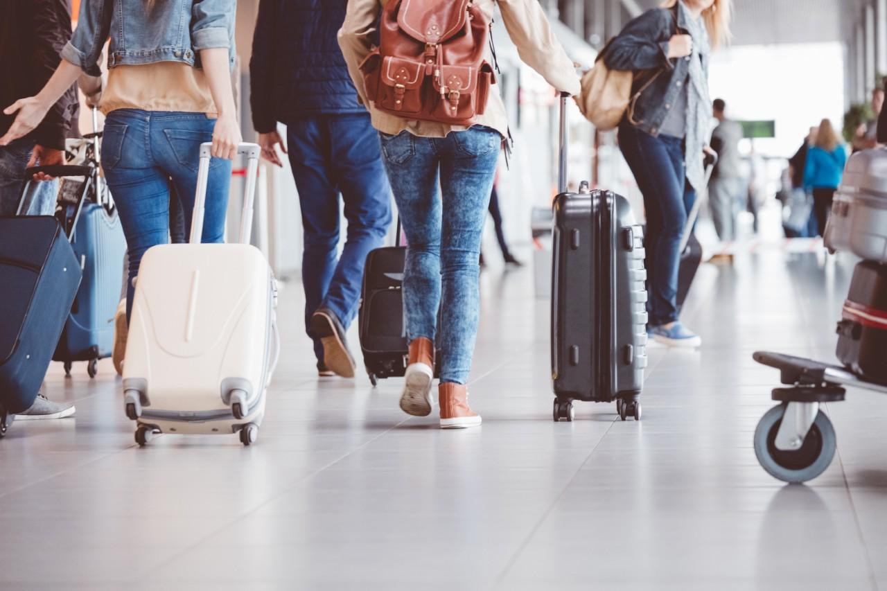 画像: 海外旅行はツアーと個人手配、どっちがいい？ケース別の選び方や注意点を解説！