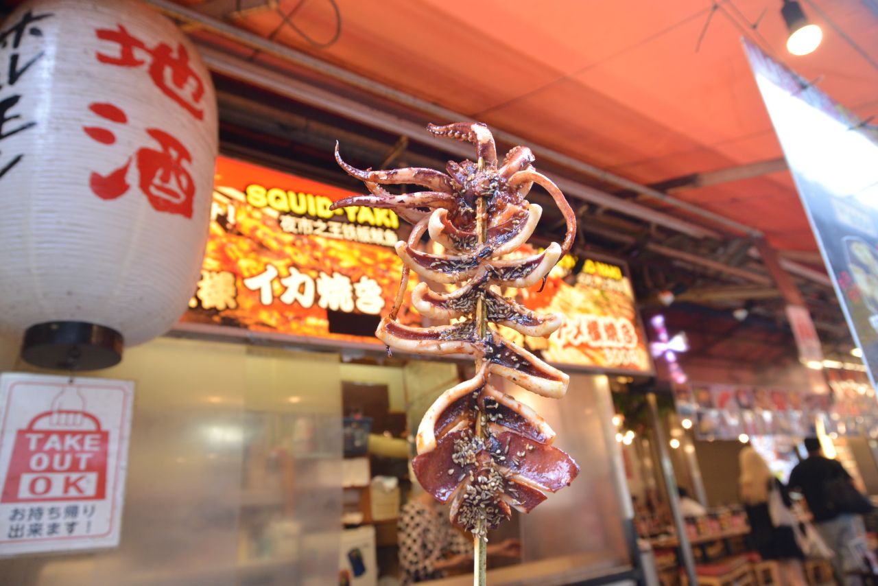 画像2: 【イカ焼き】約50cm大でスパイシーさも美味な「山賊海賊」のジャンボ串