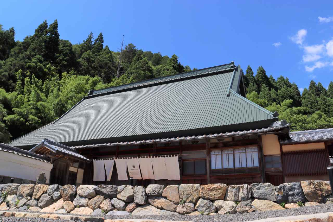 画像1: 「NIPPONIA 美山鶴ヶ岡 山の郷 蛍火」まるで美術館のような癒しの古民家ステイ