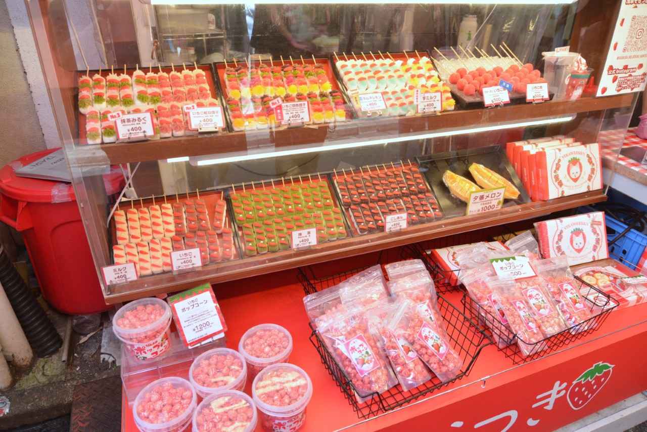 Photo 3: [Dumplings] "Asakusa Soratsuki" features an evolved strawberry dumpling