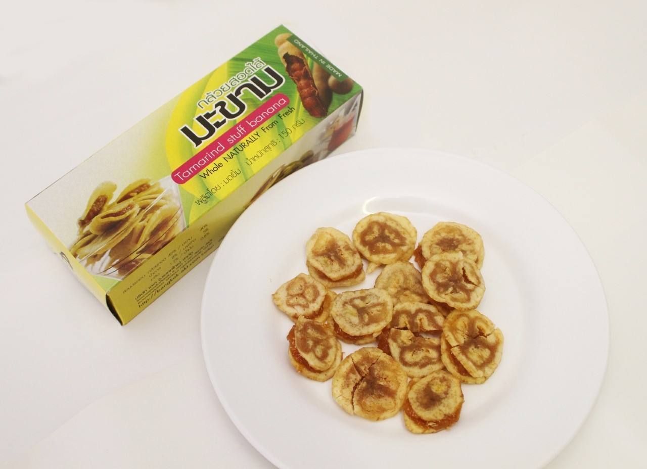 画像: タマリンド入り揚げバナナチップ（150g）120バーツ（日本円で約550円）