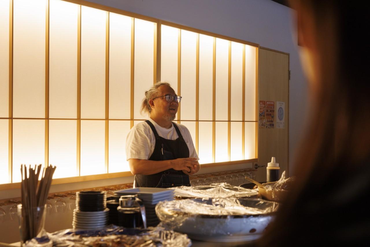 画像2: 食べながら、飲みながら、学びながら。夕食は交流会を兼ねて