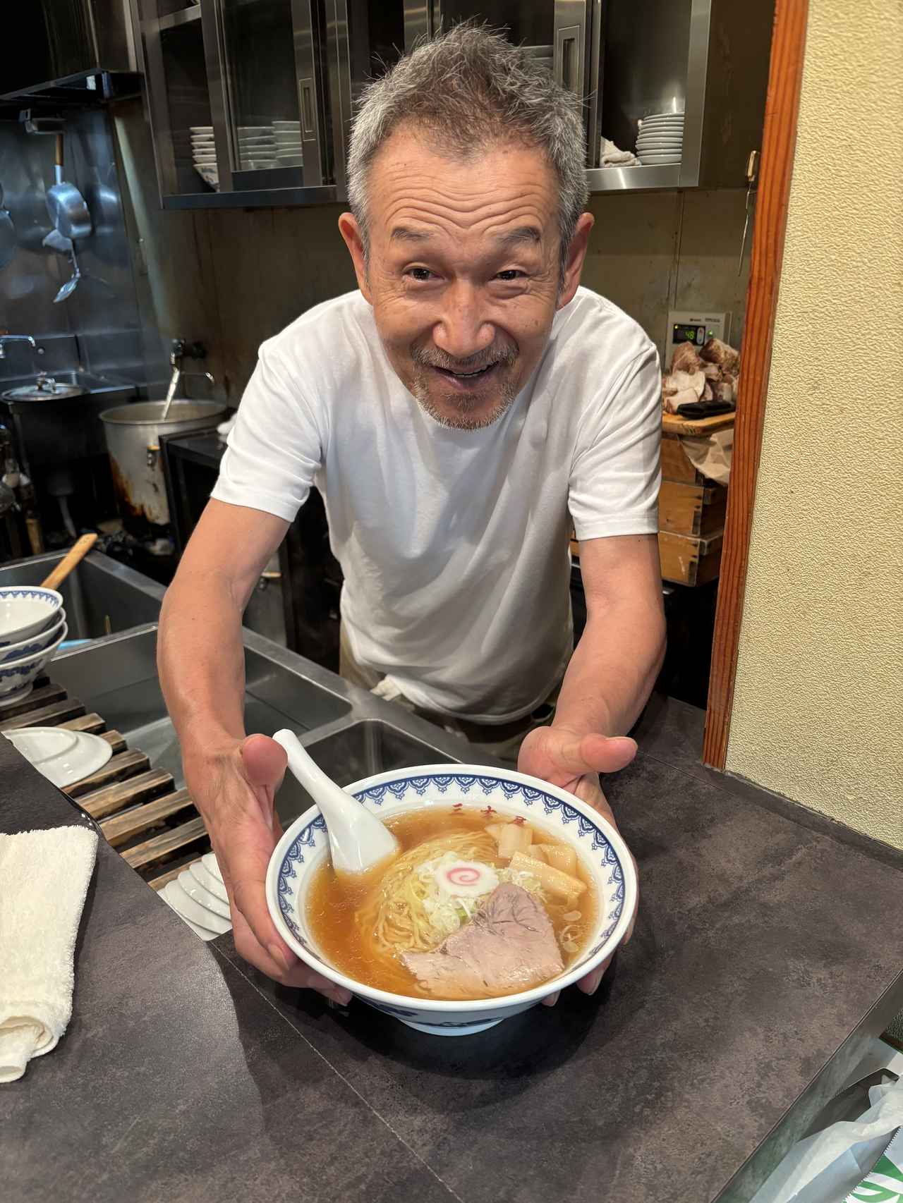 画像: 三男でけやき通り店の店主 坂田さん