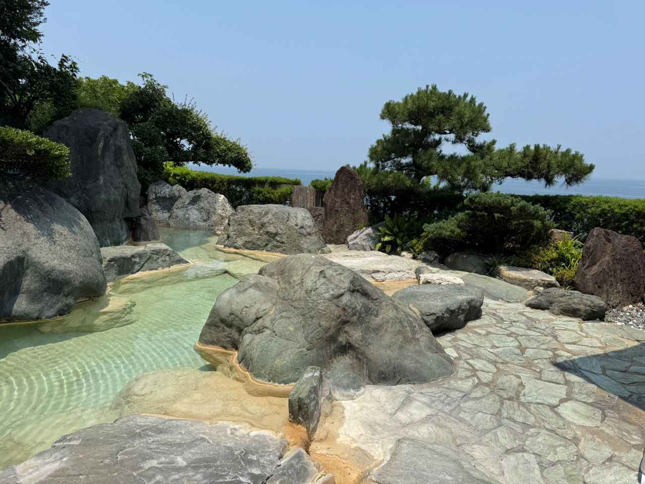 画像: 五色岩の湯