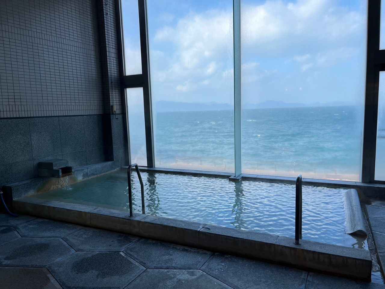 画像: 展望内風呂 亀寿の湯（水俣市提供）