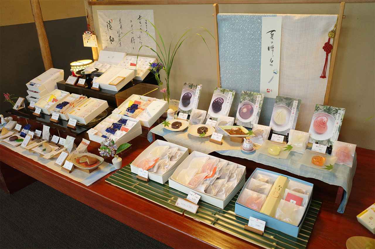 画像2: 老舗和菓子店「菓游 茜庵」で味わう季節限定の上生菓子とお抹茶