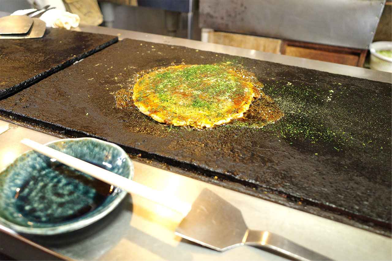 画像7: ご当地お好み焼き「豆玉天」とは？昭和42年創業「いか十」で味わう半世紀の味