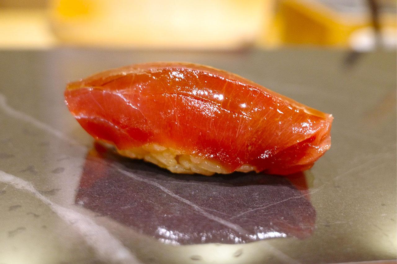 画像4: 江戸前の技と地元の旬が織りなす鮨の物語「すし瀬名波」