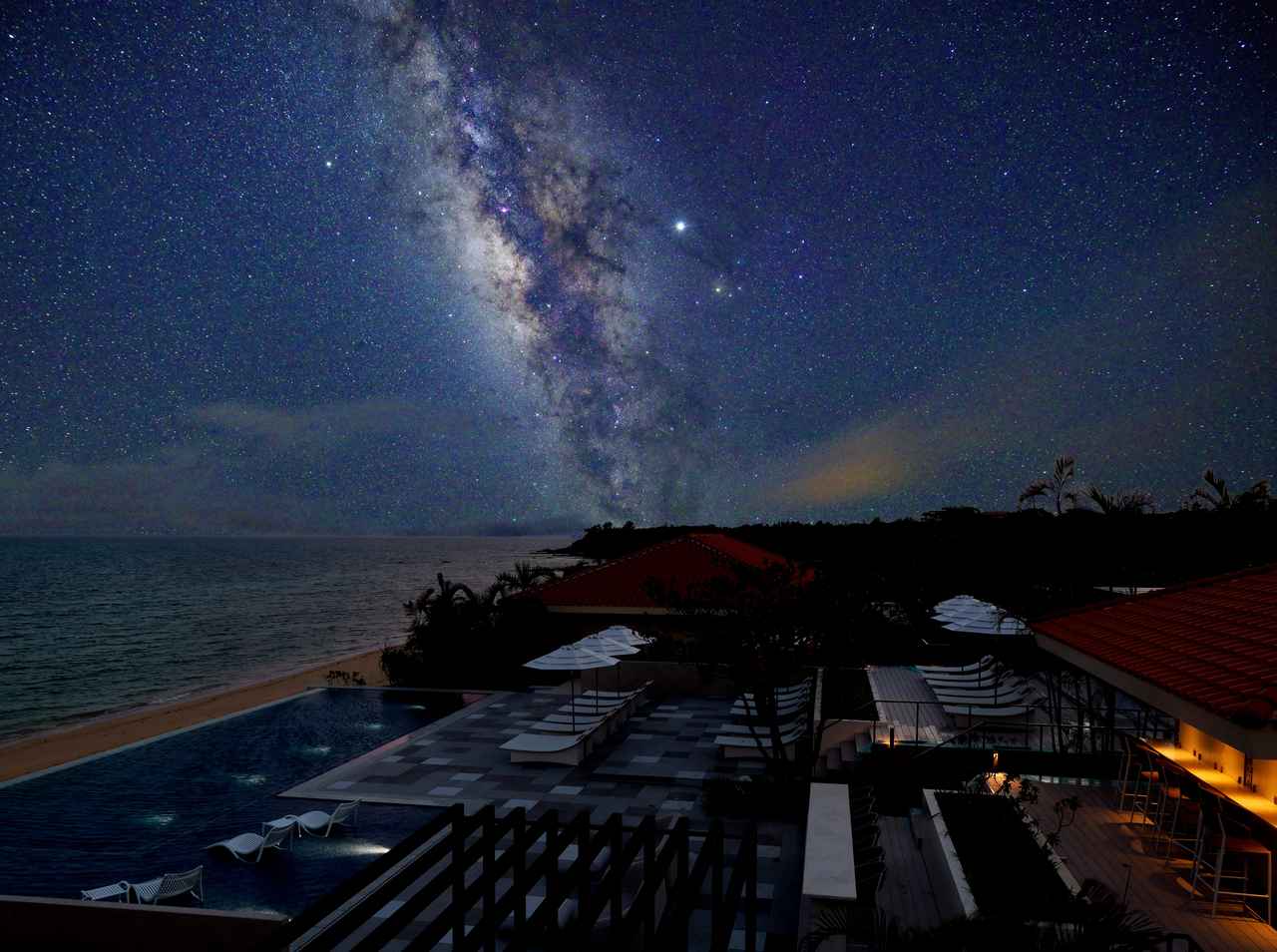 画像: 夜になるとホテルは日本一の星空に包まれます。