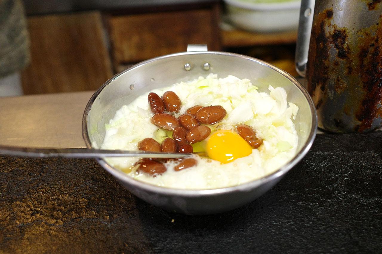 画像4: ご当地お好み焼き「豆玉天」とは？昭和42年創業「いか十」で味わう半世紀の味