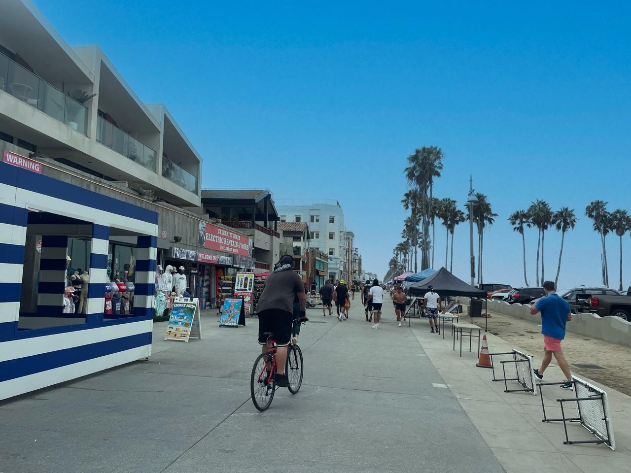 画像: 自由で多彩なカルチャーを満喫できる「ベニス・ビーチ」散策