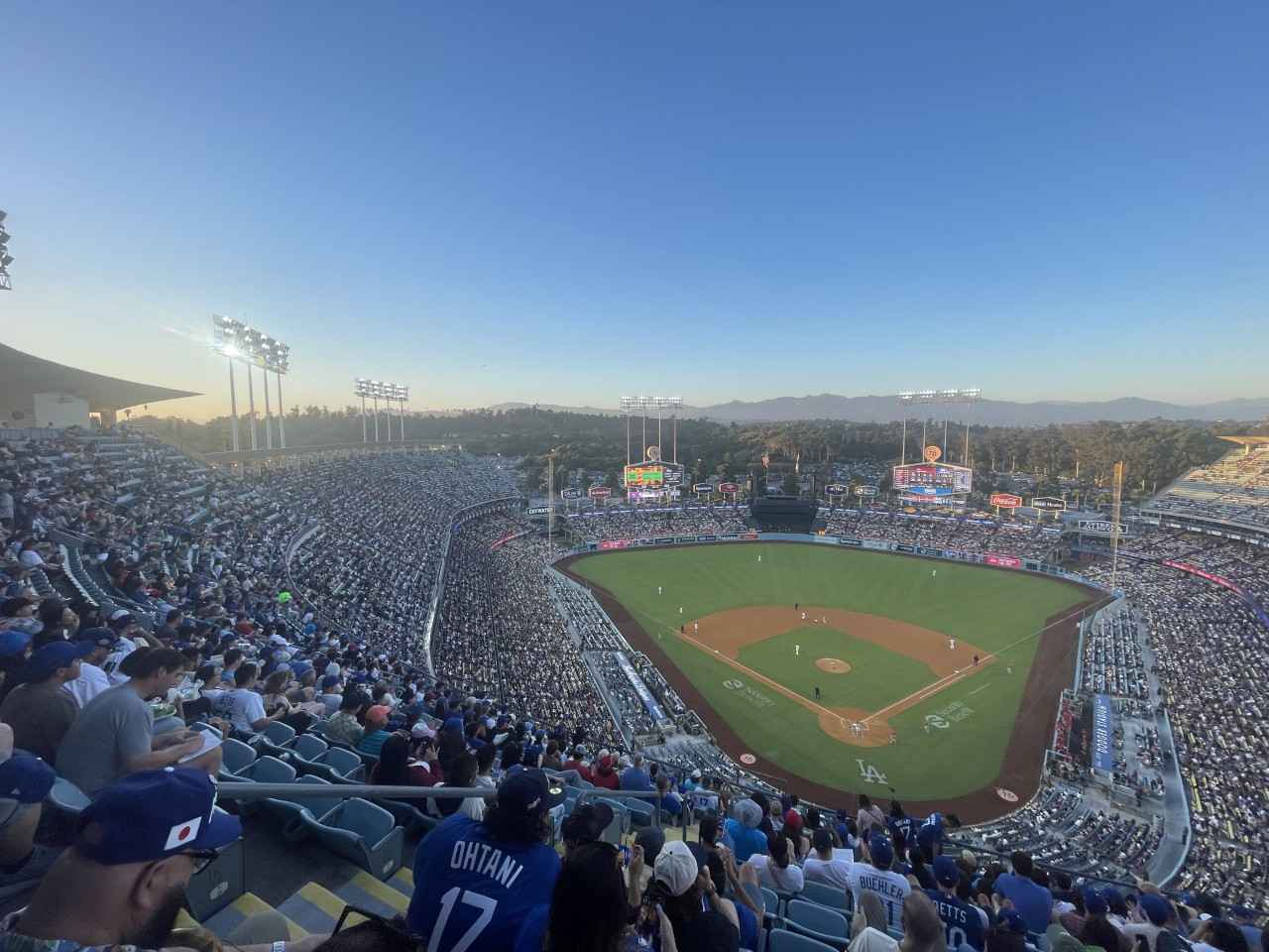 画像1: 本場の熱気を体感！「ドジャー・スタジアム」でMLB観戦