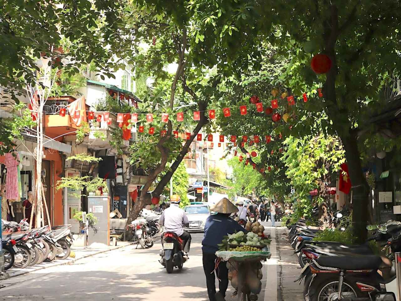 画像1: 旧市街で個性豊かな“通り”を散策