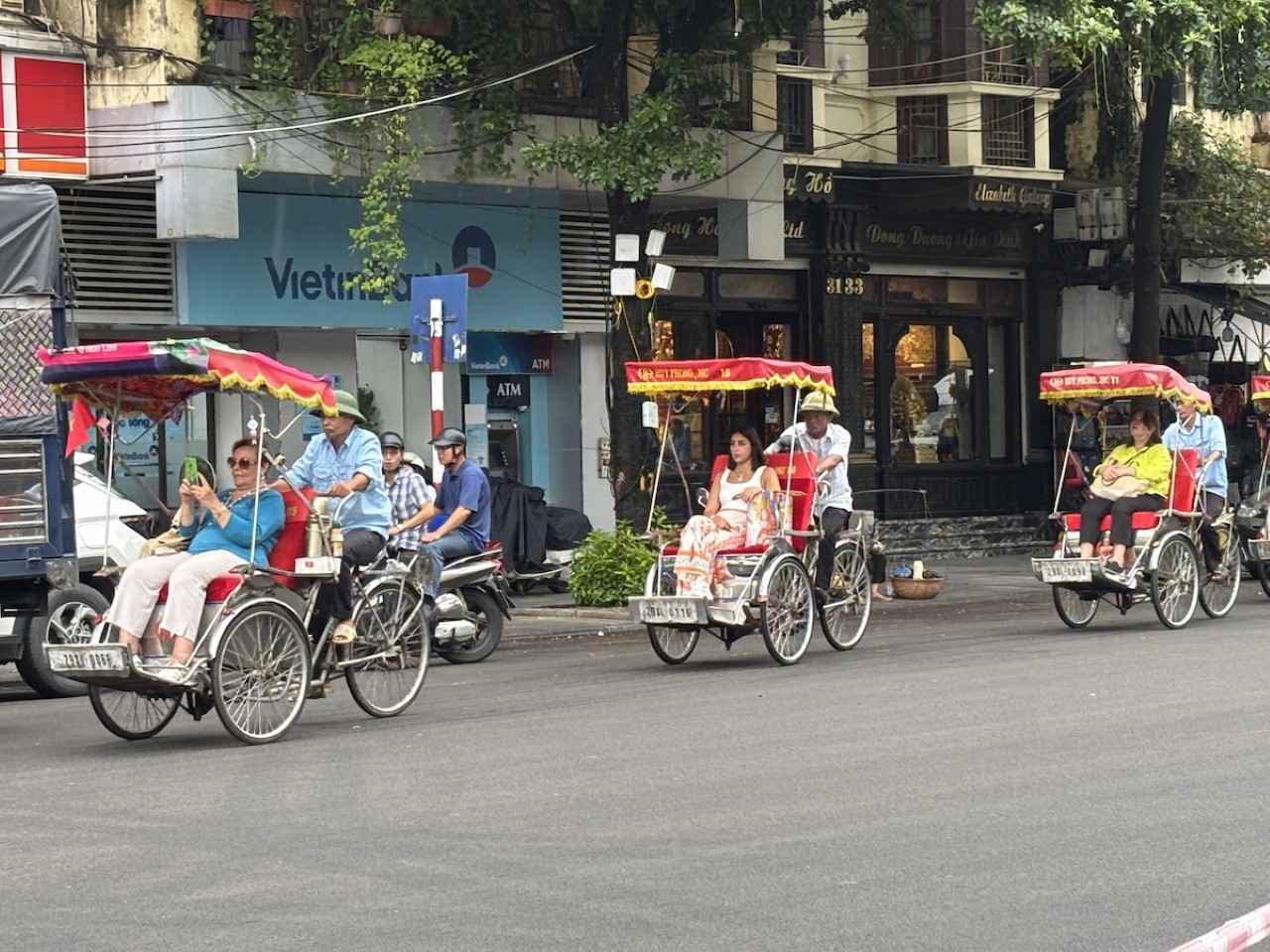 画像3: 旧市街で個性豊かな“通り”を散策