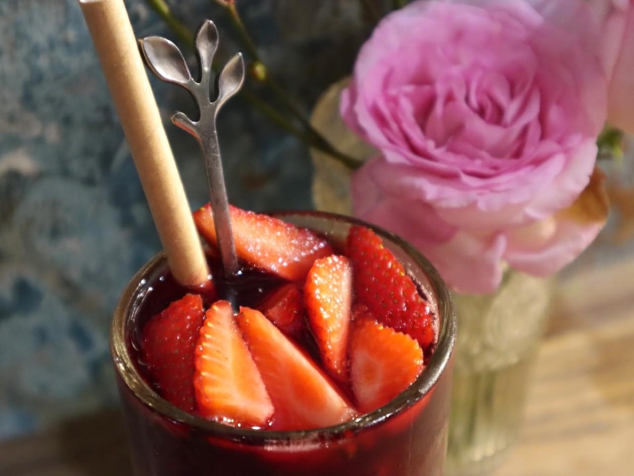 画像1: 人気の「トレインストリート」近くでカフェ休憩