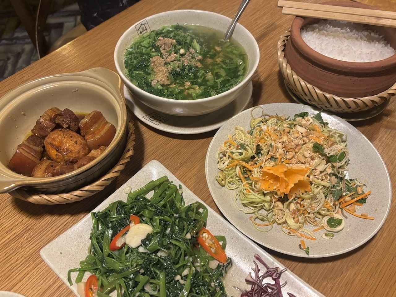 画像2: 旅の締めくくりは、ベトナムの家庭料理でほっこり