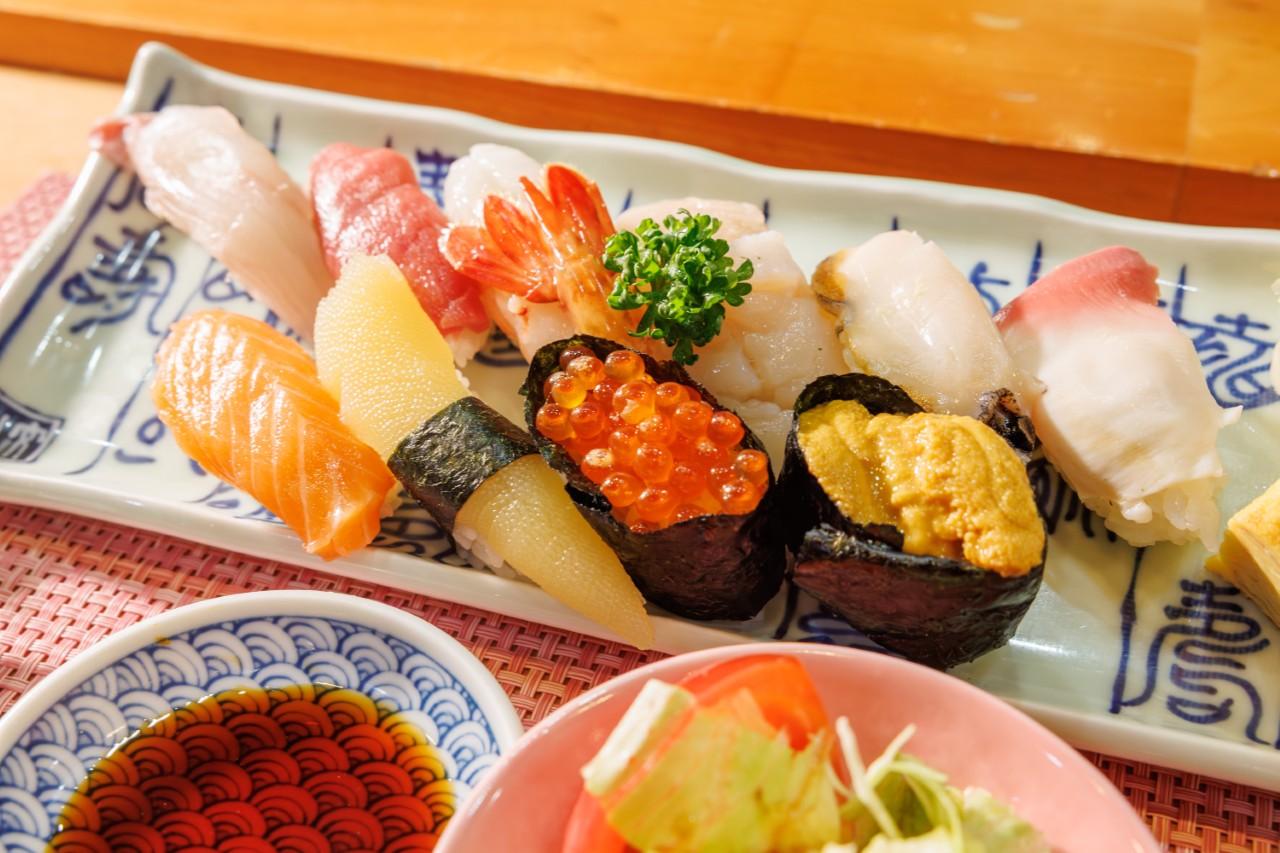 画像4: 「季節料理と蝦夷前鮨・丸喜」で地元の恵みを贅沢に味わう