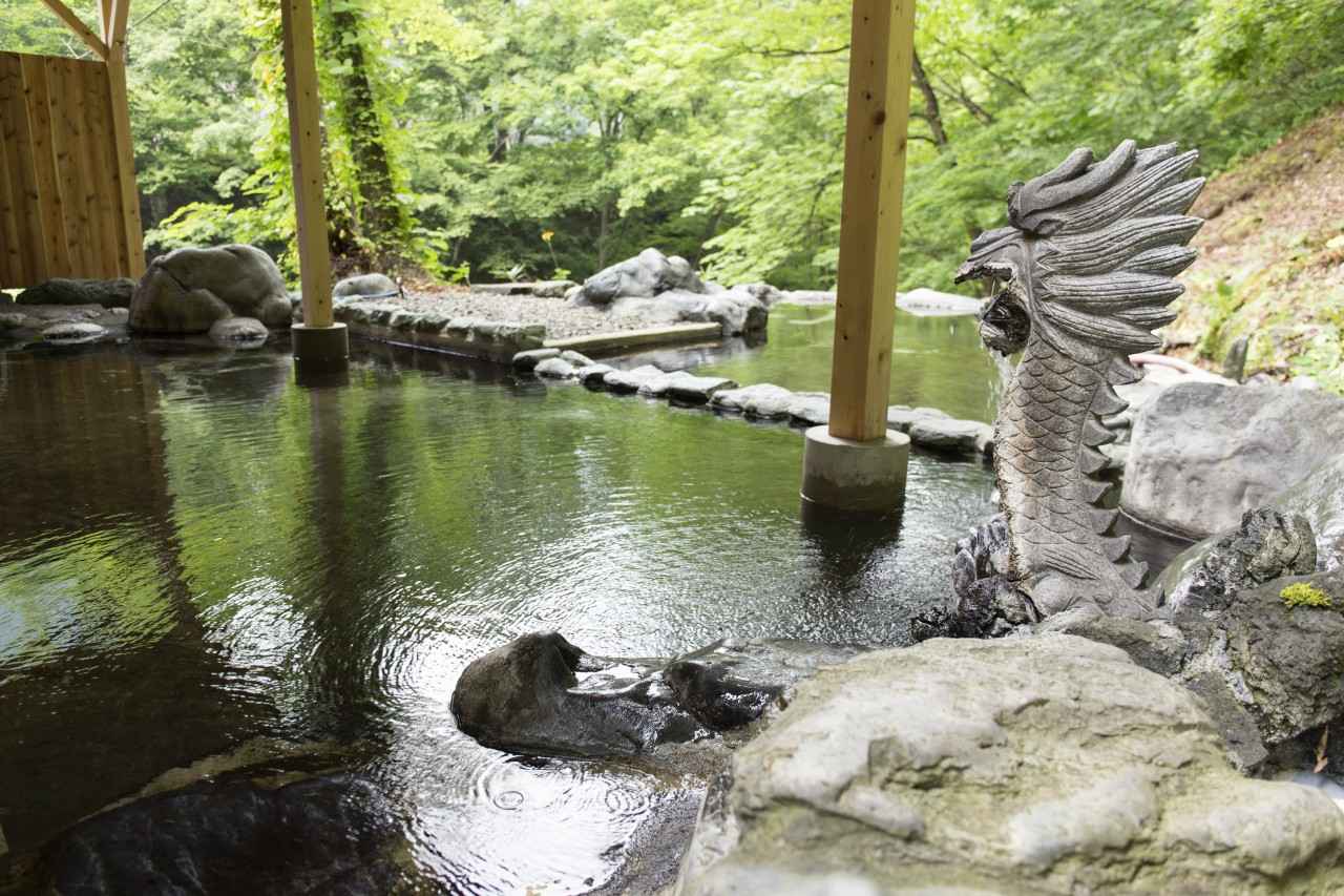 画像: 源泉掛流しの湯めぐりテーマパーク龍洞｜18の貸切露天で温泉三昧