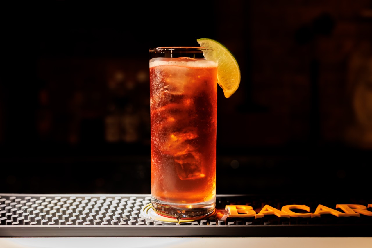 画像9: 居心地の良い隠れ家バー「ビリケン」で旅の締めくくり