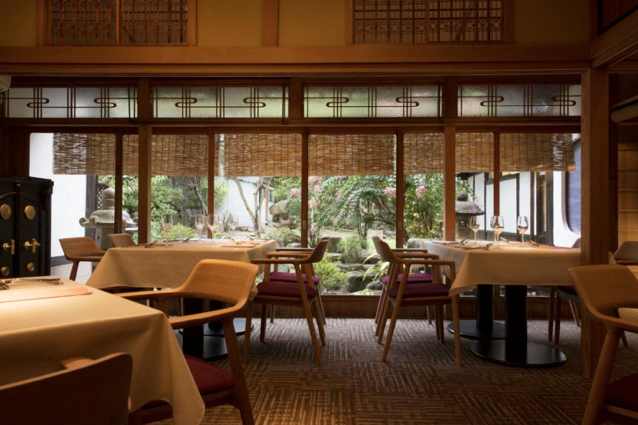 画像1: 料理と空間、手仕事の魅力が息づく「宮島レ・クロ」