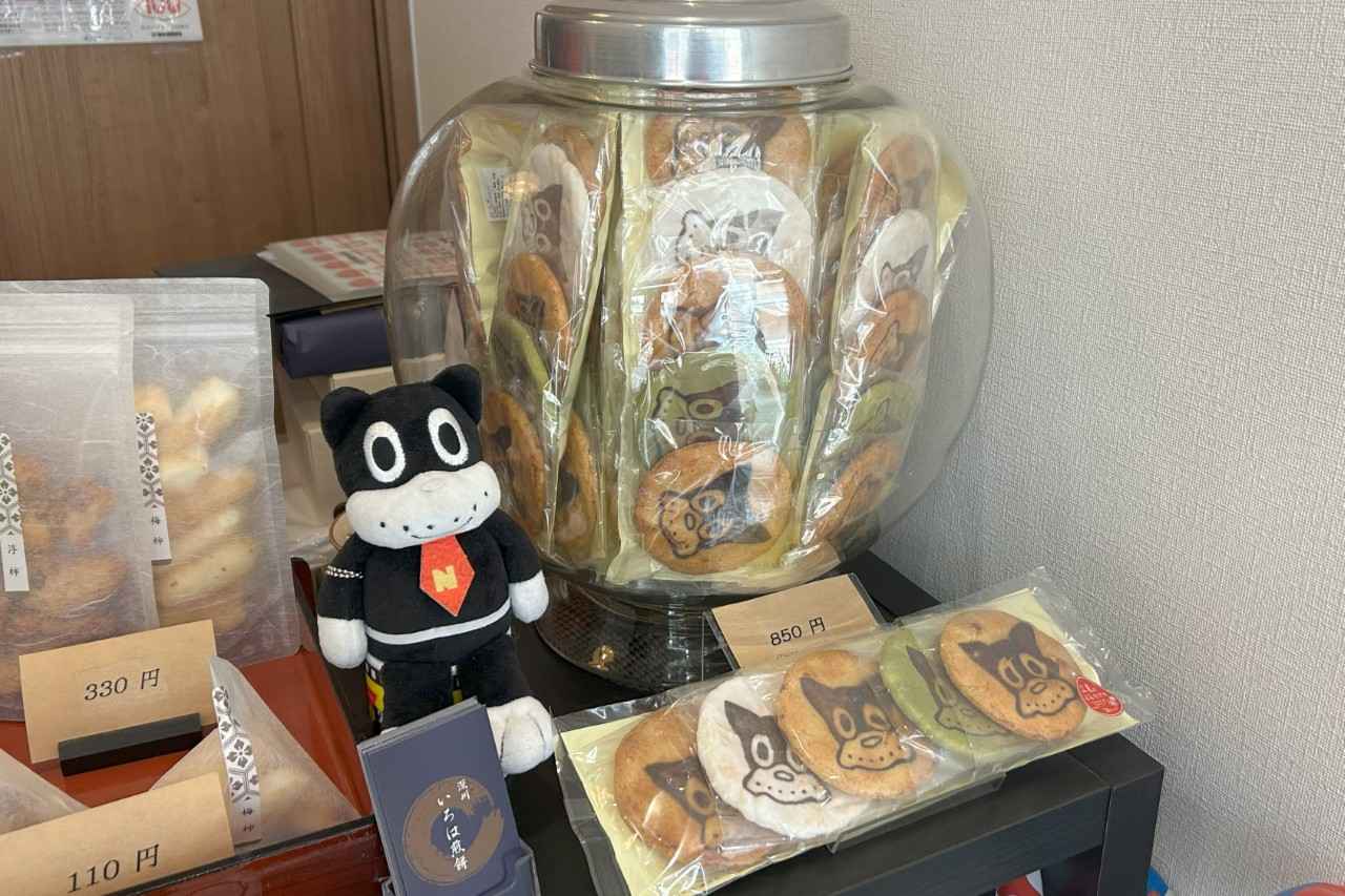 画像1: 10:00 昭和の雰囲気漂う、ローカル商店街「高橋のらくろード」を散策