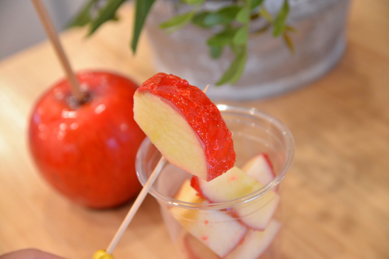 Image 3: [Candy Apples] Japan's No. 1 Candy Apple Producer Combines the Artisanal Skills of a Specialty Shop to Create a Special Delicious "& apple"