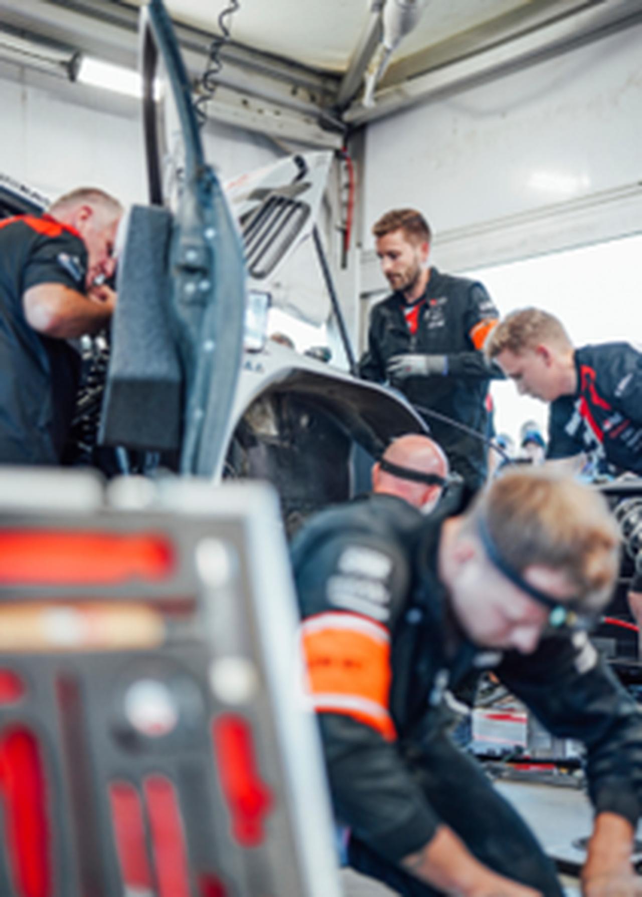 画像1: サービスパークと豊田スタジアム