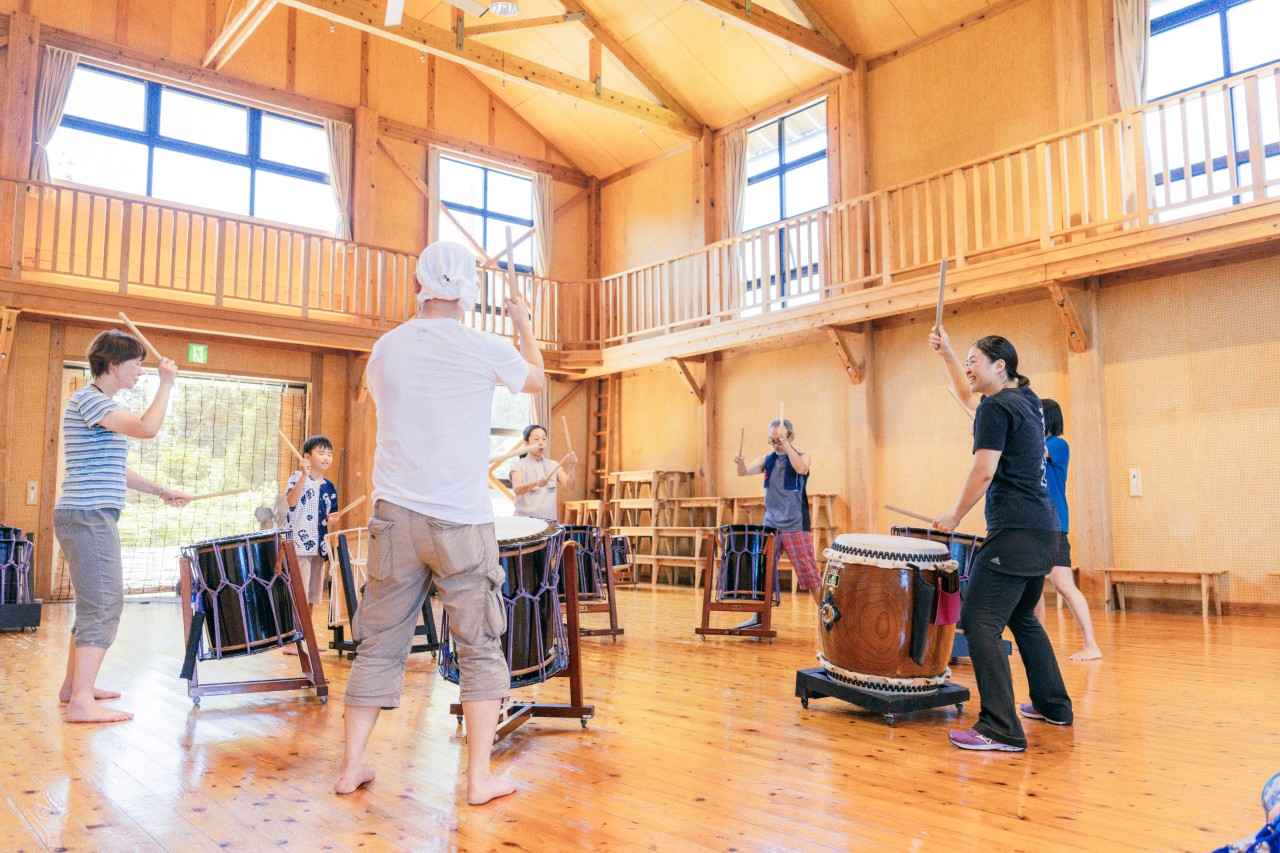 画像12: 日本人で初めてノーベル平和賞コンサートに出演したのは?