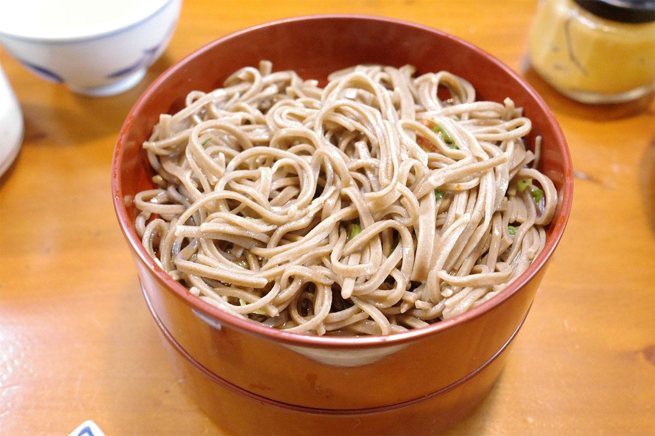 画像8: 出雲の路地裏に佇む「スタンド翠泉」手打ちの力強さを感じる伝統の出雲そば