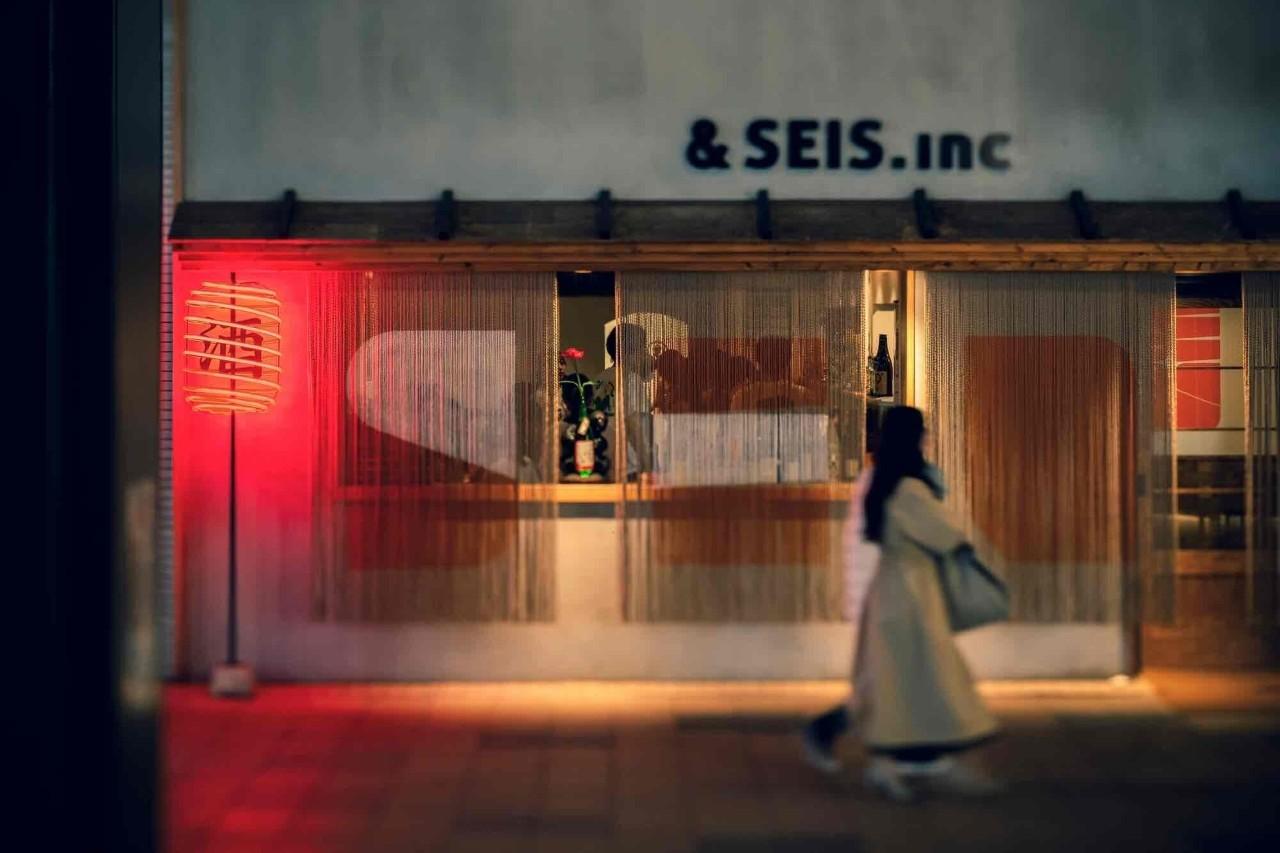 画像: のれんが目印！狸小路ならではのレトロな雰囲気の居酒屋