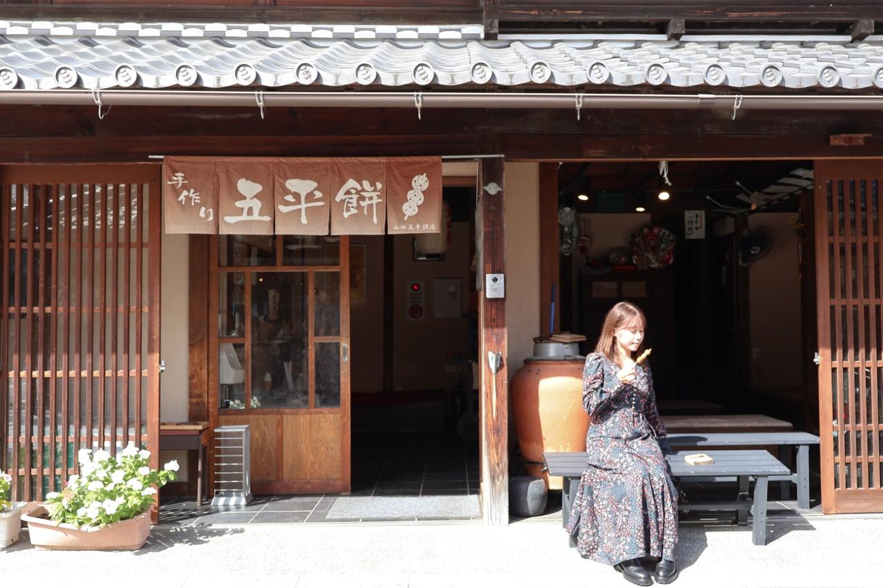 画像: 【五平餅】1本100円！国の登録有形文化財で食べられる「山田五平餅店」