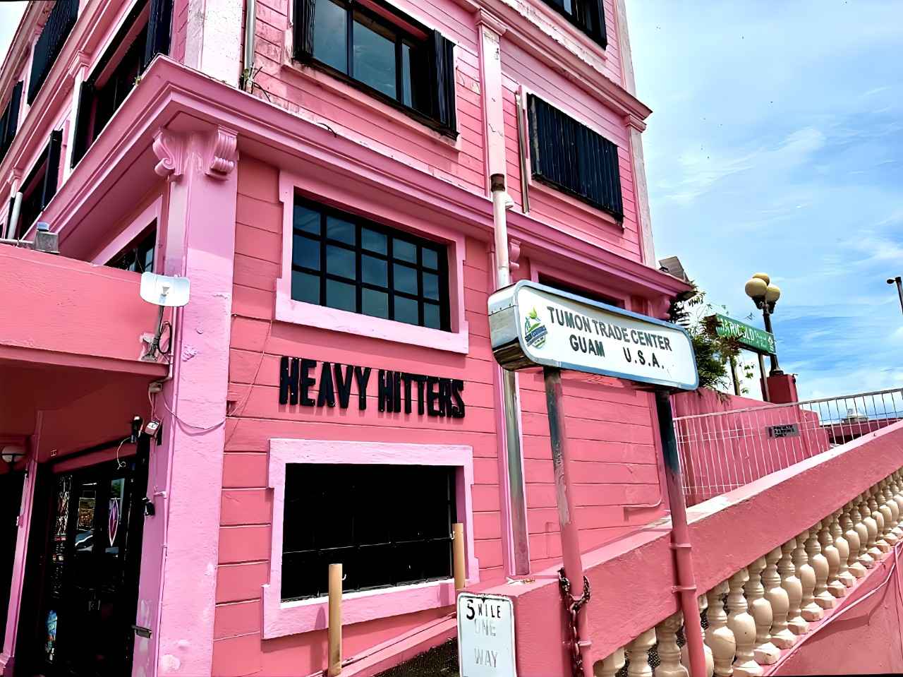 画像: 「Fujita Beach」のサンセットと「ピンクの壁」でフォトジェニックな1枚を