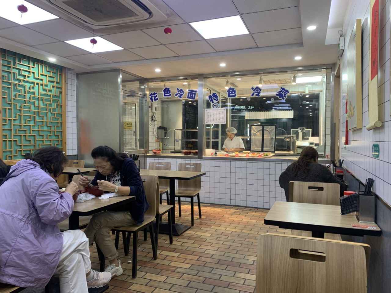 画像: 上海のローカル朝ご飯でスタート