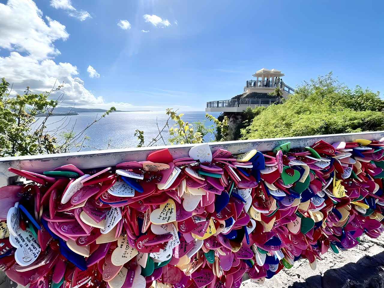 画像: 「Puntan Dos Amantes （Two Lovers Point）」で絶景を眺める