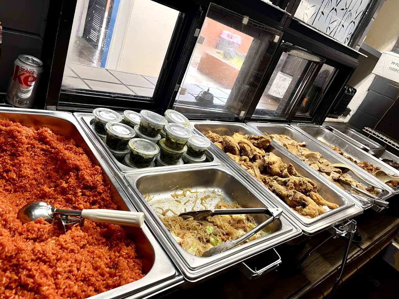 画像2: 親しみやすい味わいが魅力の「Grill SGT」でチャモロランチを味わう