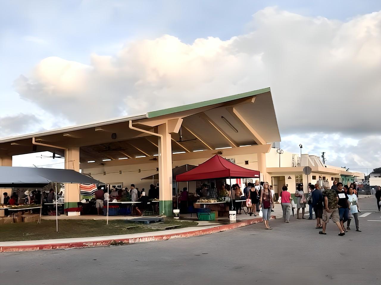 画像1: 「Dededo Flea Market」でローカルグルメを堪能